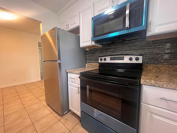 4th image of 645 SW 20TH Court #0020