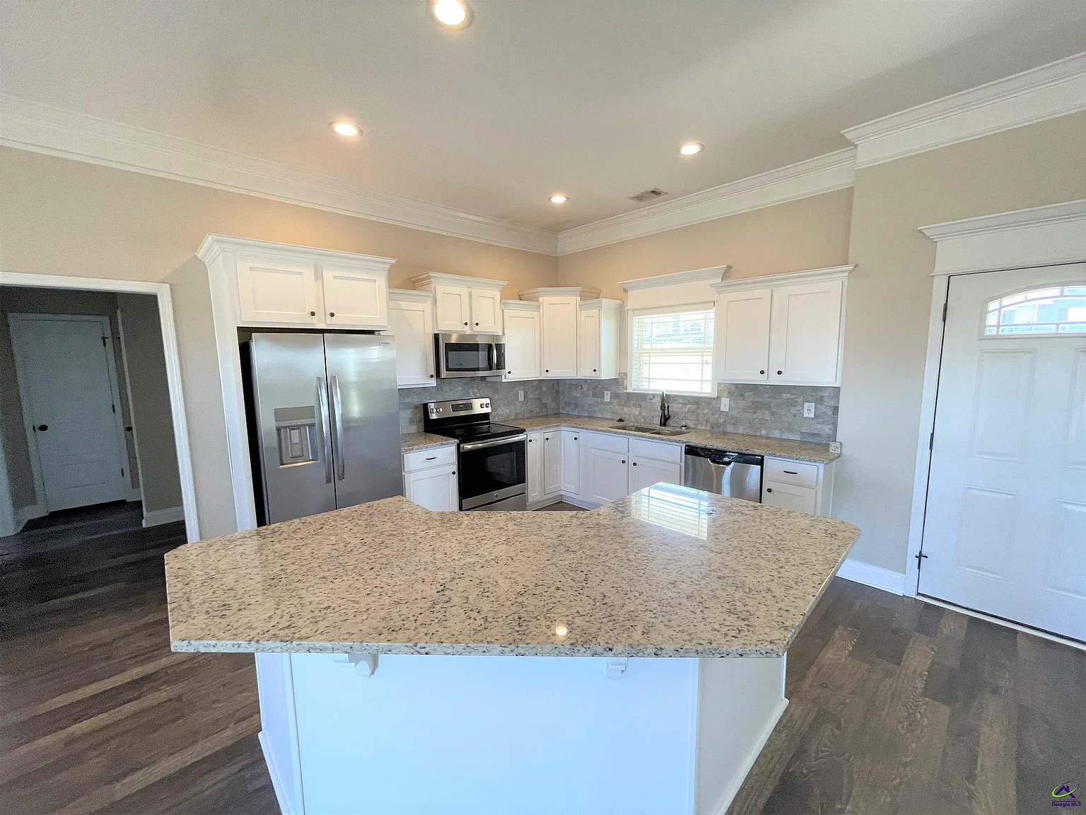 3 bed, 2.0 bath, 1500 sqft, $1,850 — Photo 3