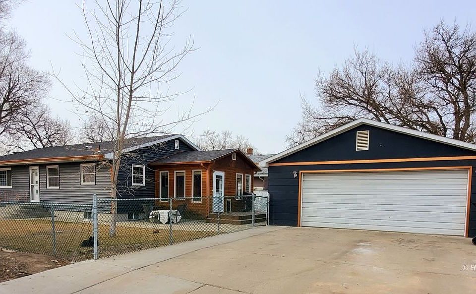 1703 Brisbin St Miles City Mt 59301 Zillow