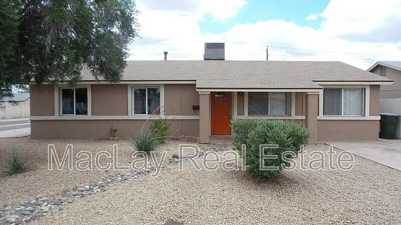 3 bed, 1.5 bath, 1240 sqft, $2,100 — Photo 1