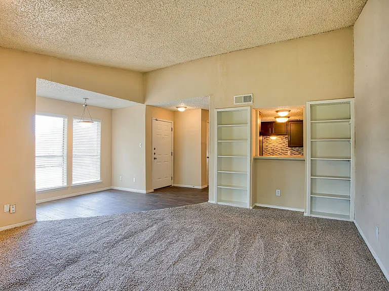 Highlands Creek Apartments — Photo 7