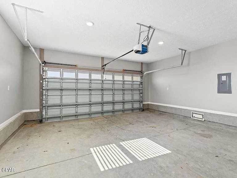 1041 Plantation Dr — Photo 16