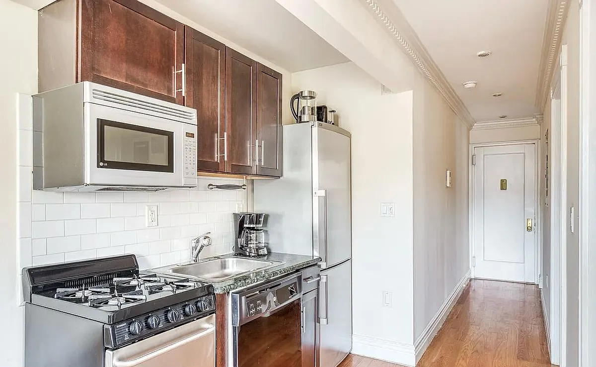 535 Hudson Street — Photo 3