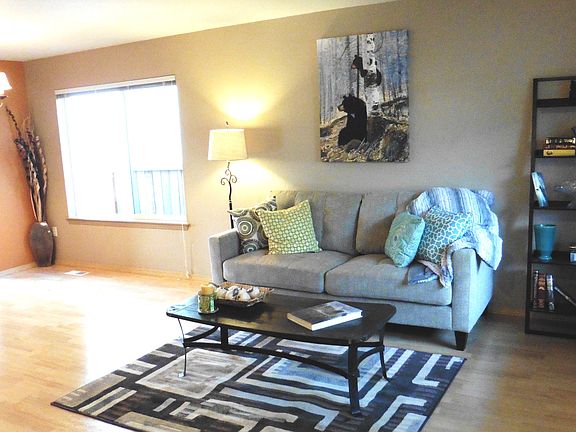 3rd image of 18616 17th Avenue Ct E