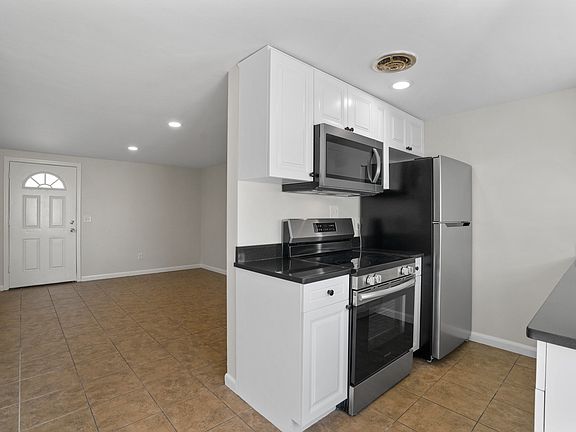 2nd image of 429 Milwaukee Ave #429