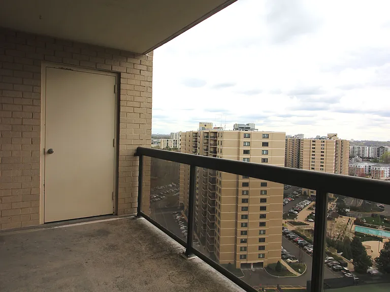 307 Yoakum Pkwy #1701 — Photo 22