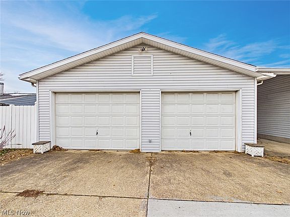 3rd image of 704 23rd St