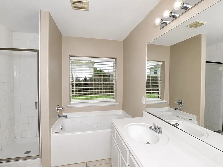 4711 Buescher Ct — Photo 10