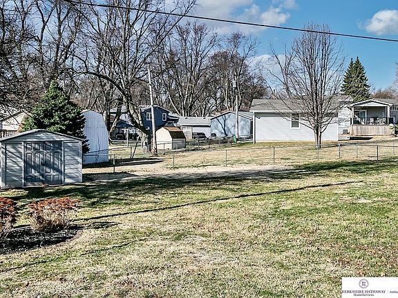 3rd image of 7338 Park Crest Dr
