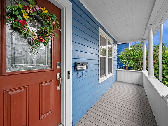 3rd image of 128 Selwyn St #2