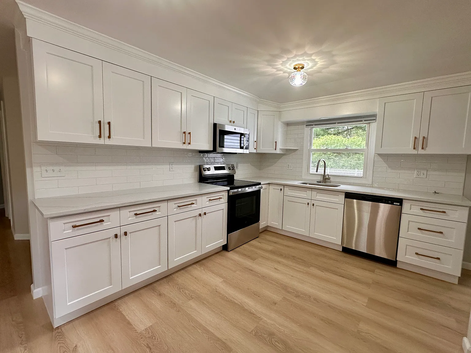 4 bed, 2.5 bath, 1650 sqft, $3,850 — Photo 4