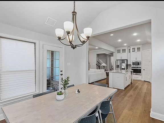 2nd image of 2607 Rosebud Ln
