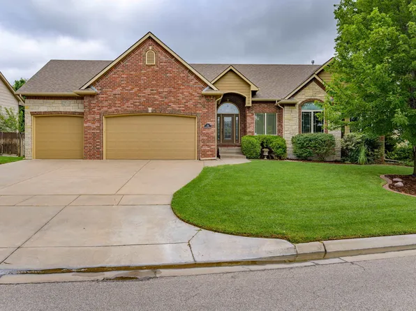 524 E Crescent Lakes Dr, Andover, KS 67002