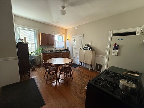 4th image of 27 Boylston St #1