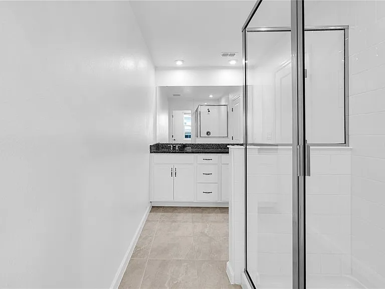 1100 Lakeshore Breeze Pl — Photo 13