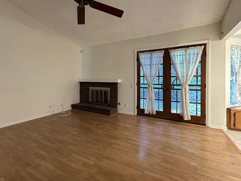 6064 Laura Ln — Photo 3