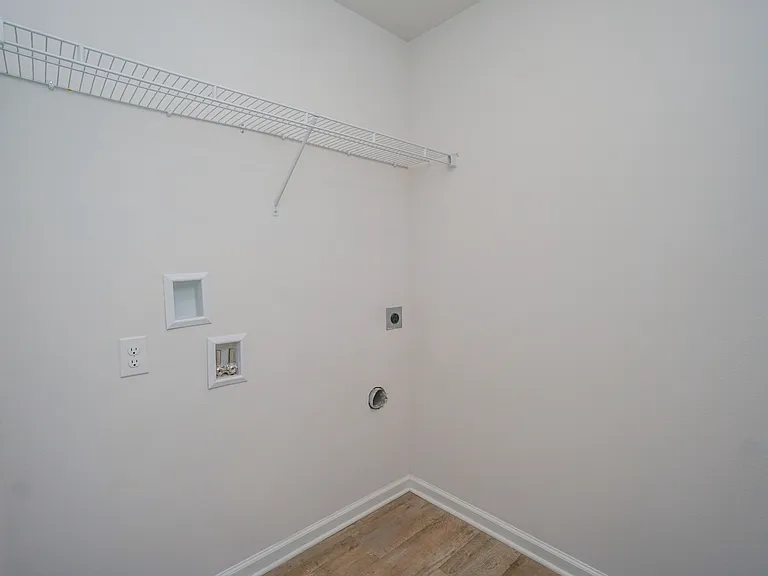 2379 Kirkwood Dr — Photo 12