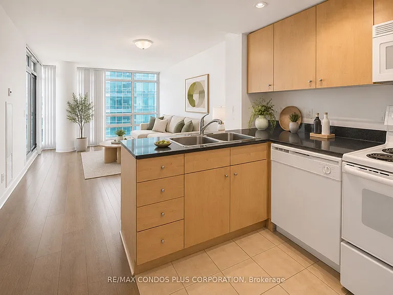 381 Front St W #705 — Photo 3