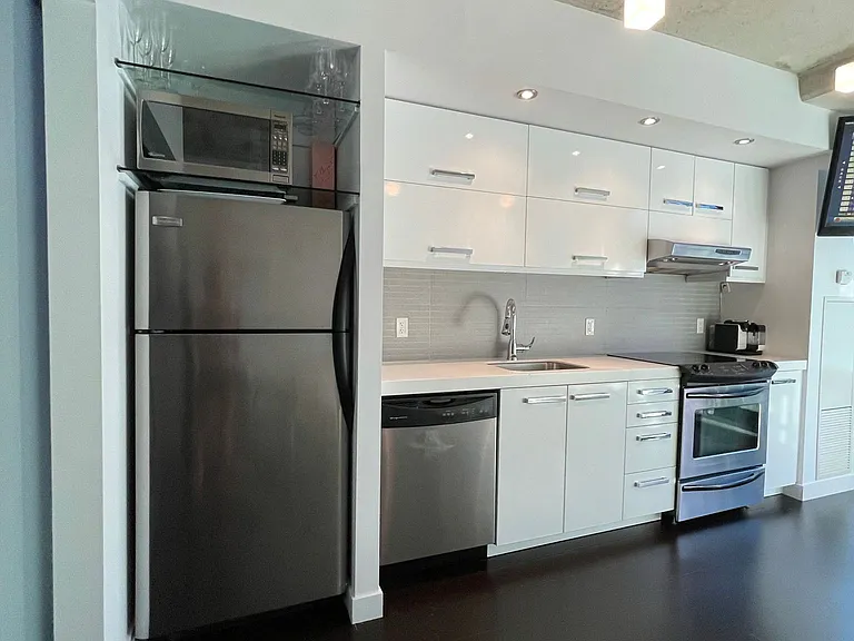 55 Stewart St #524 — Photo 9