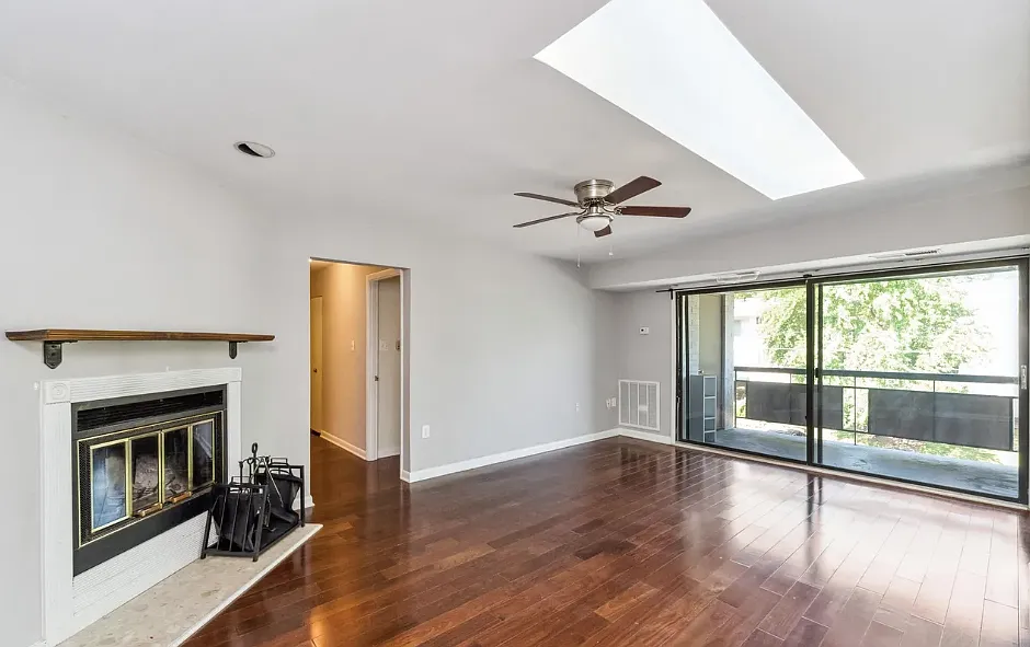 2 bed, 1002 sqft, $2,375 — Photo 4