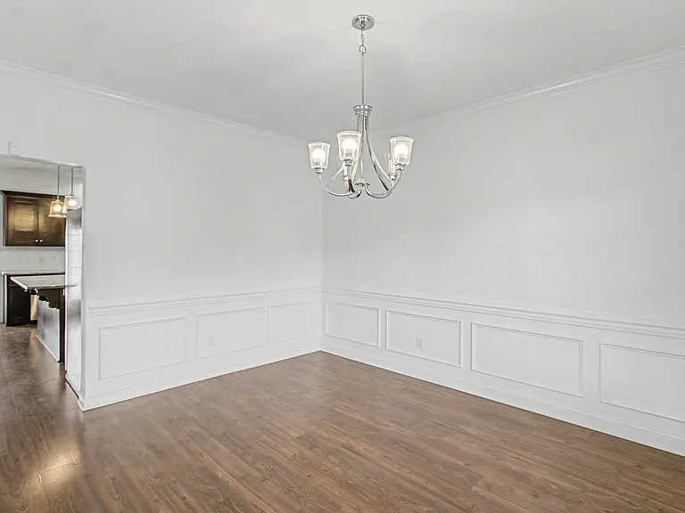 390 Fairview Cir — Photo 2