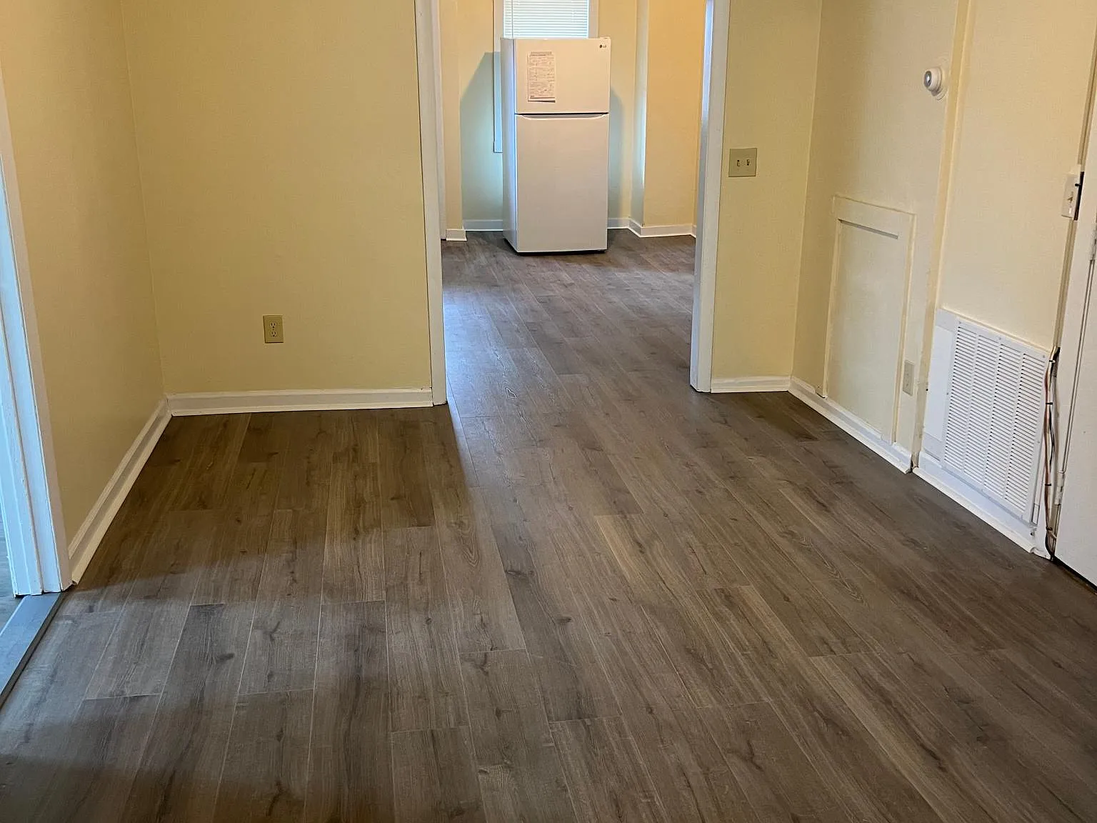 4 bed, 1050 sqft, $2,100 — Photo 2