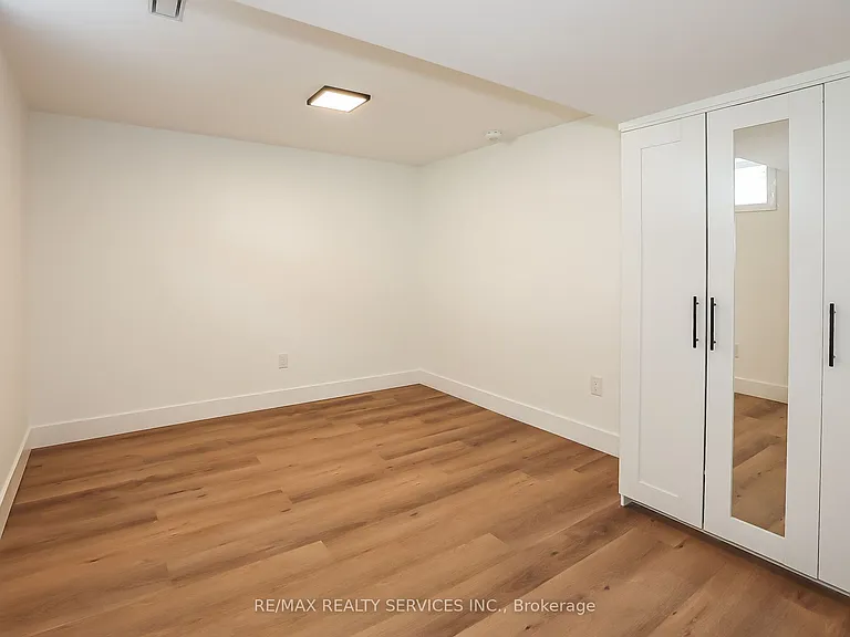 6364 Sherwood Rd — Photo 12