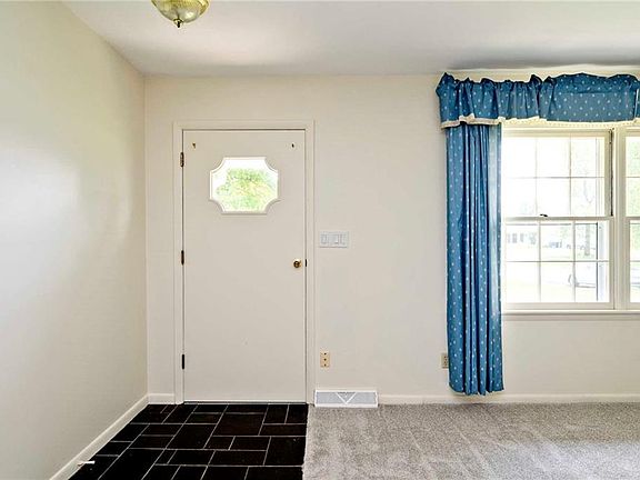 5th image of 6030 Pine Hill Dr
