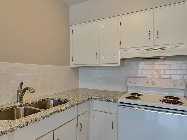 2020 Beech Ave #C19 — Photo 5