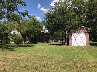 1106 6th St, Hempstead, TX 77445