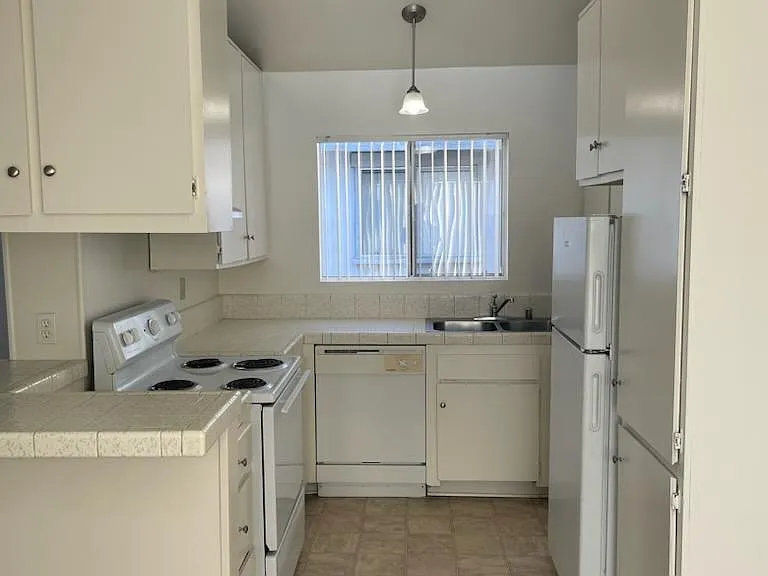 4658 Cherokee Ave — Photo 2