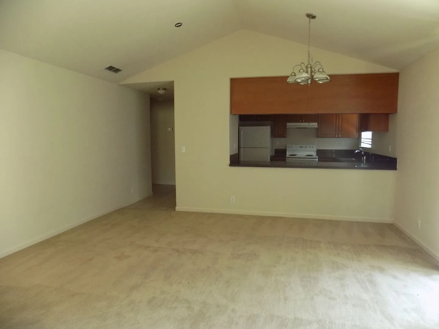 Charming 2-Bedroom, 2-Bath Triplex for Rent Prime Tracy Location! — Photo 3