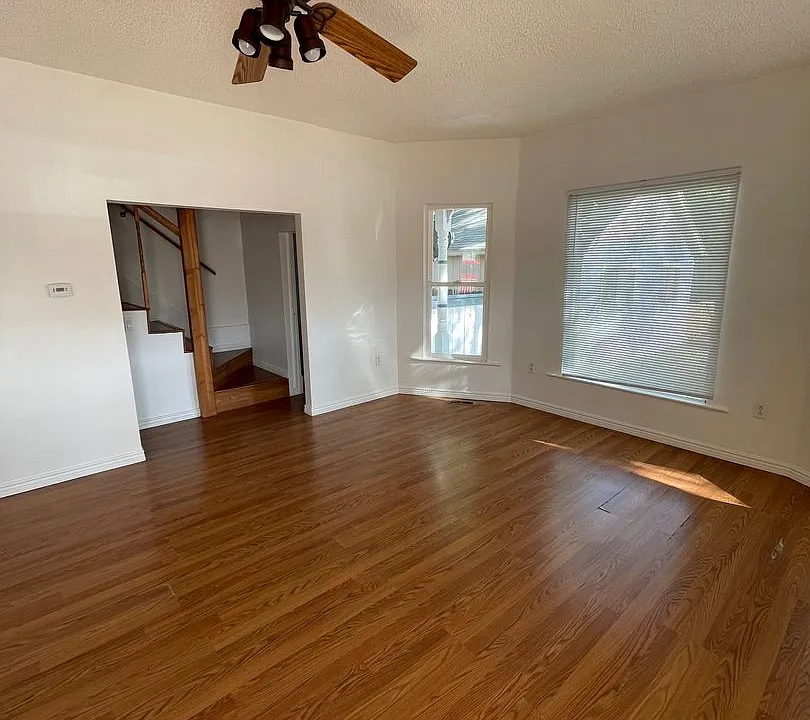 706 Railroad Ave #1