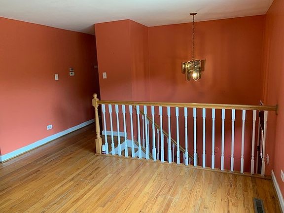 4th image of 1755 Forest Glen Ave
