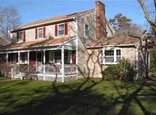 464R County Rd, Oak Bluffs, MA 02557