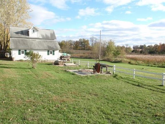 "BUNK HOUSE"(old grain house)with garage.