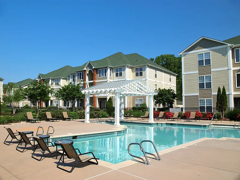 Rivermont Crossing Townhomes & Apartments — Photo 17