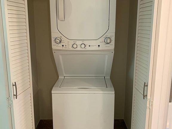 5th image of 949 Euclid St APT 7