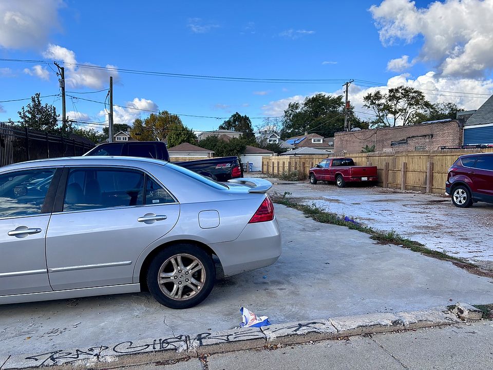 2nd image of 3534 W 63rd St
