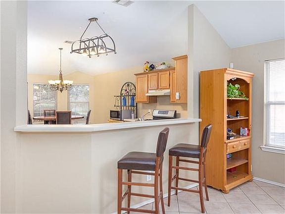 4th image of 2628 Winding Brook Dr