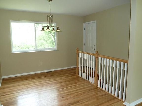 4th image of 125 Berkley Dr