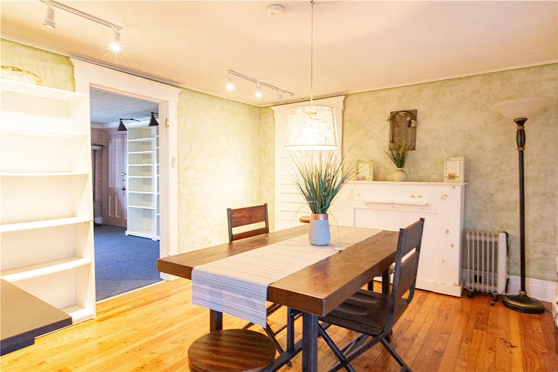 1 bed, 1.0 bath, 1100 sqft, $1,250 — Photo 2