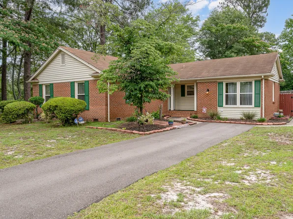 5420 Sandstone Dr, Fayetteville, NC 28311