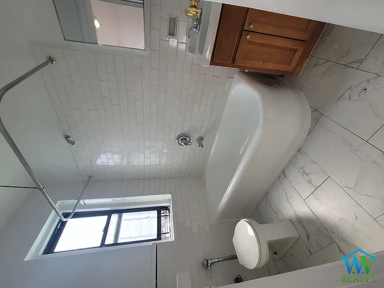 3230 Steuben Ave #1C — Photo 9