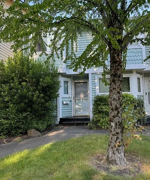 Entry from street-shrubs have since been trimmed.