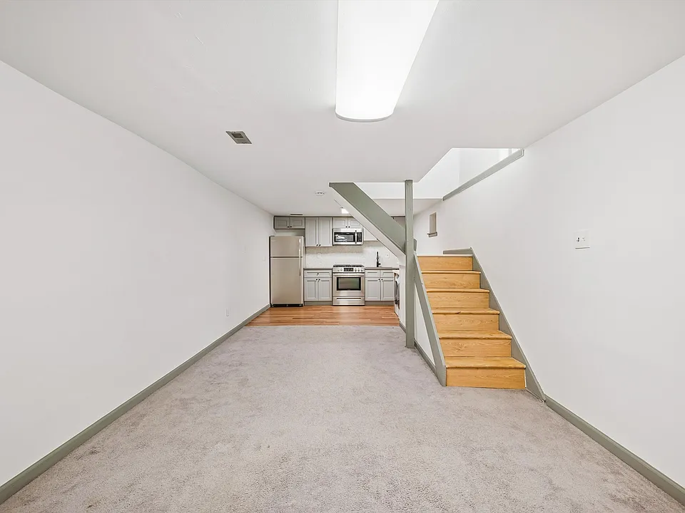 2036 Mount Vernon St #1R