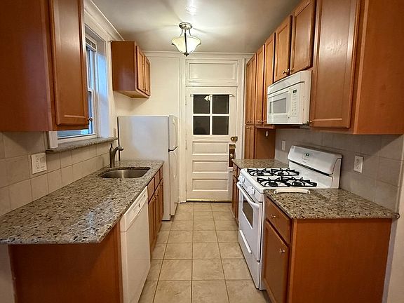 4th image of 2044 W Farragut Ave APT 1C