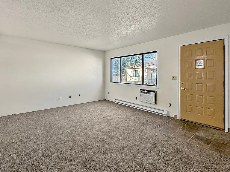 Find Your Perfect Fit at East Park Apartments! — Photo 26
