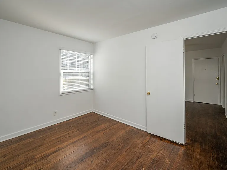 Magnolia Court — Photo 34