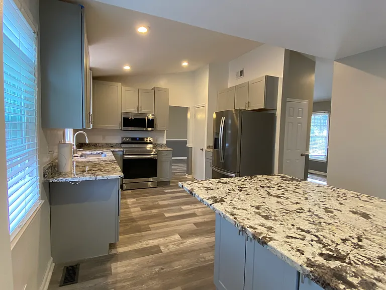 10523 Cedar Creek Dr — Photo 15